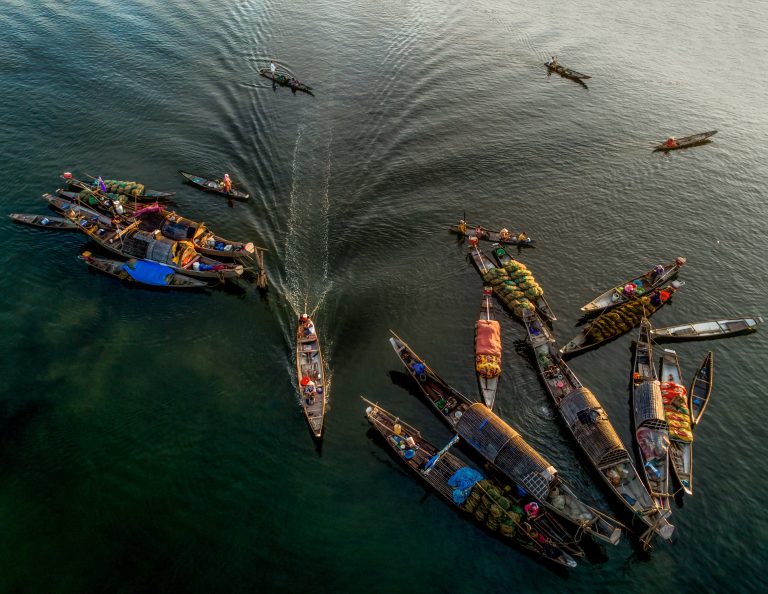 Boats on location — field reporting and documentation